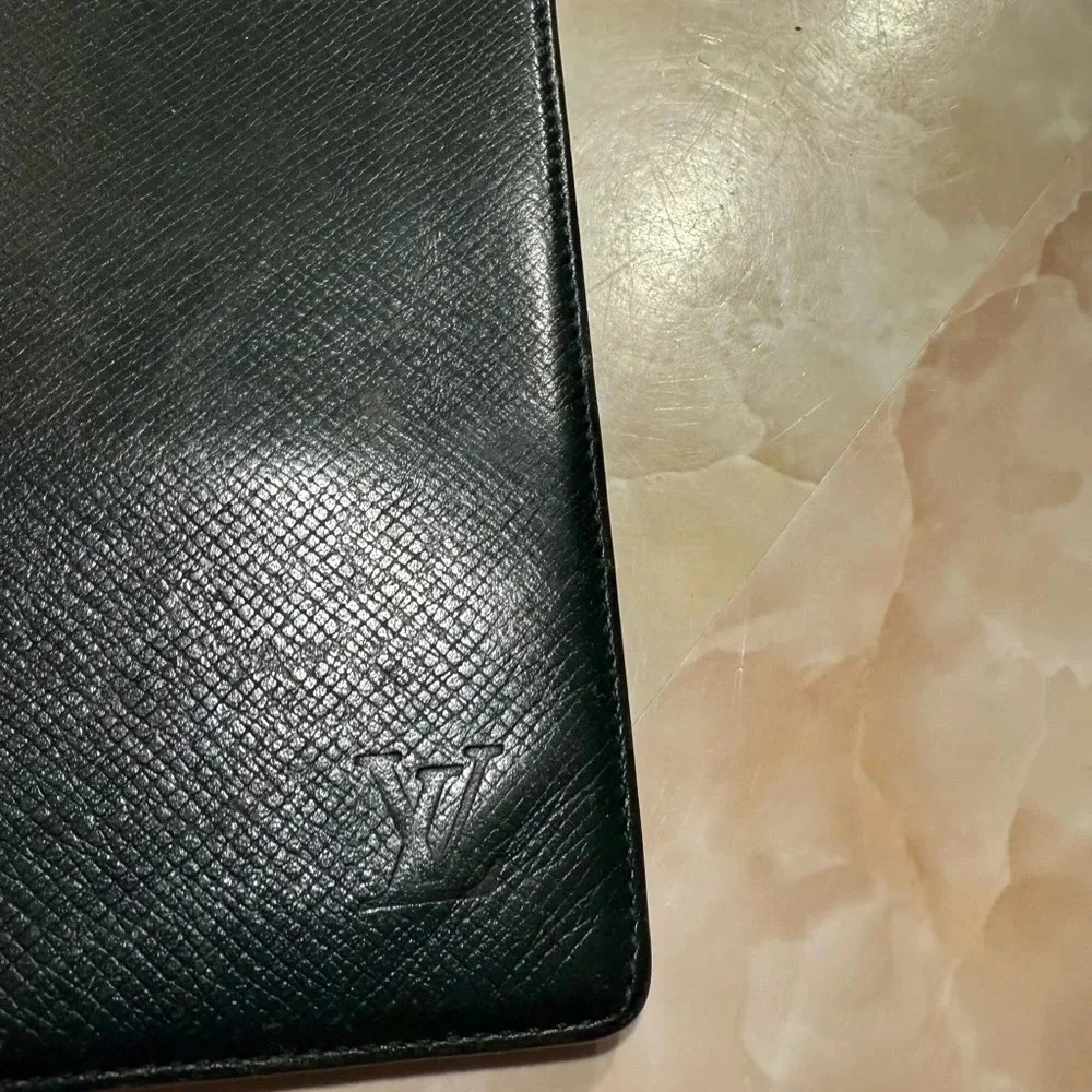 💯 Authentic Louis Vuitton Taiga Leather Long Wallet (175)